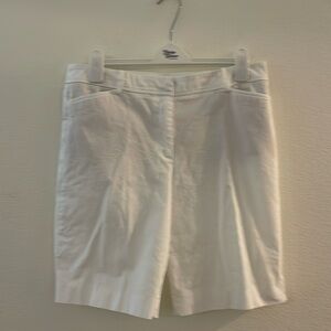 Talbots Ladies Size 12 Perfect Short. 98% Cotton. 2% Spandex